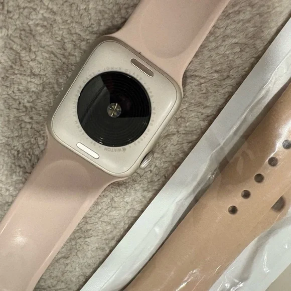 Apple Watch SE 40mm with Beige Band
